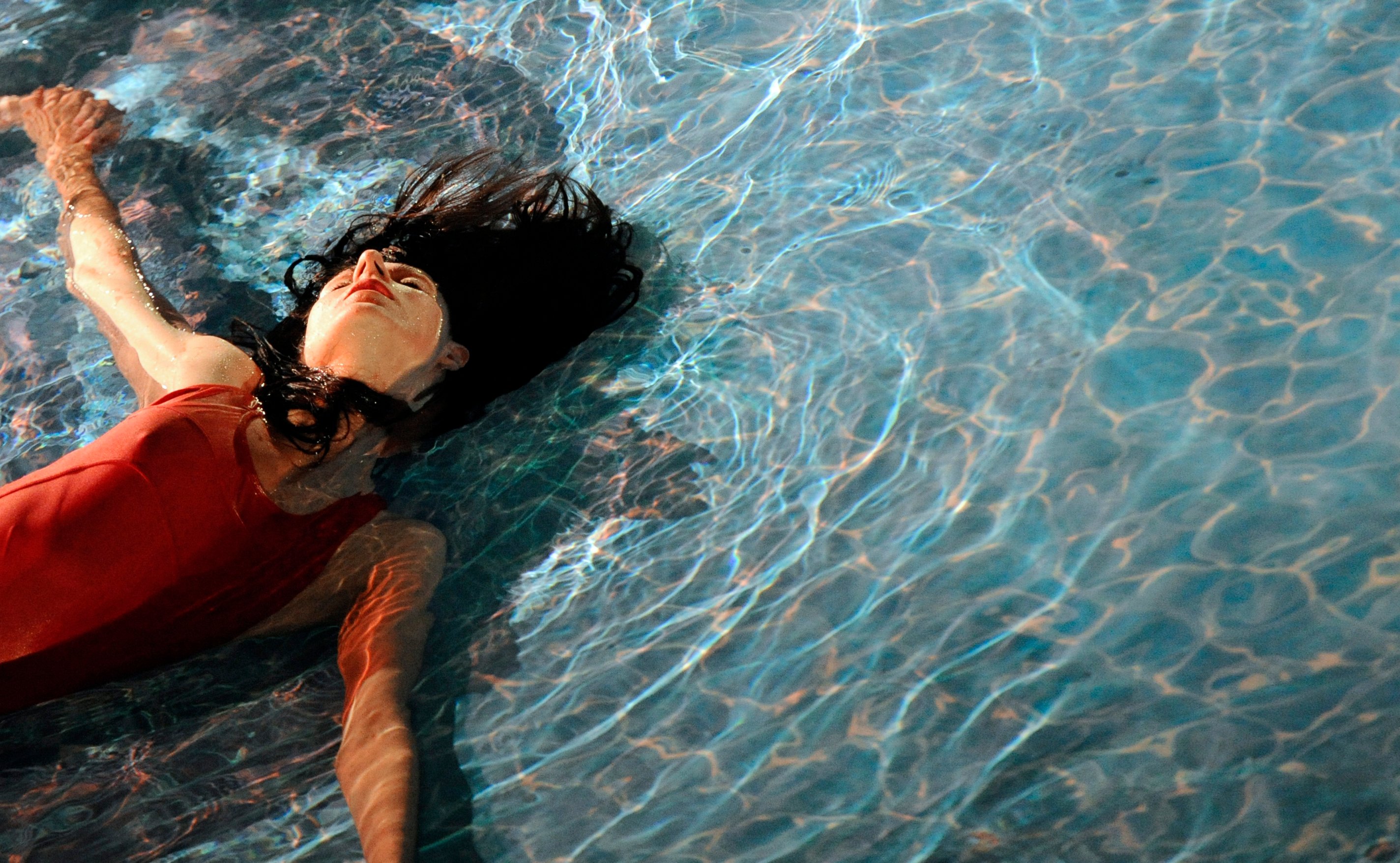See The Most Refreshing Artworks Inspired By Swimming Pools