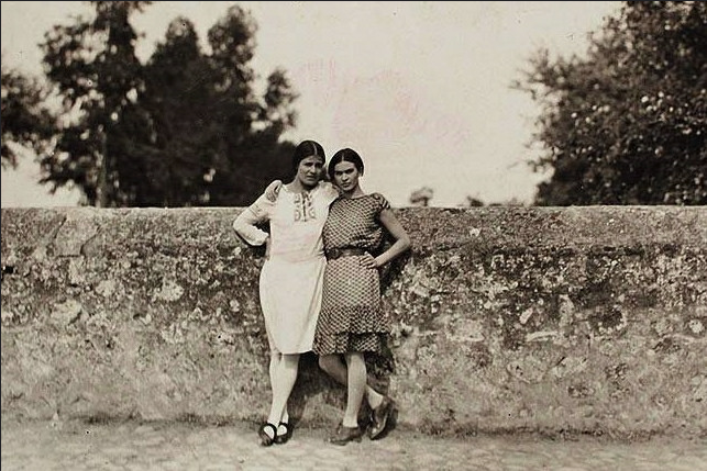 Tina Modotti and Frida Kahlo, circa 1928. Courtesy Flickr Creative Commons.