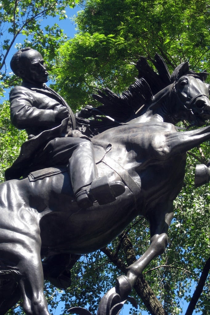 Anna Hyatt Huntington's sculpture of Cuban hero José Martí near Central Park. Courtesy of Wally Gobetz via Flickr.