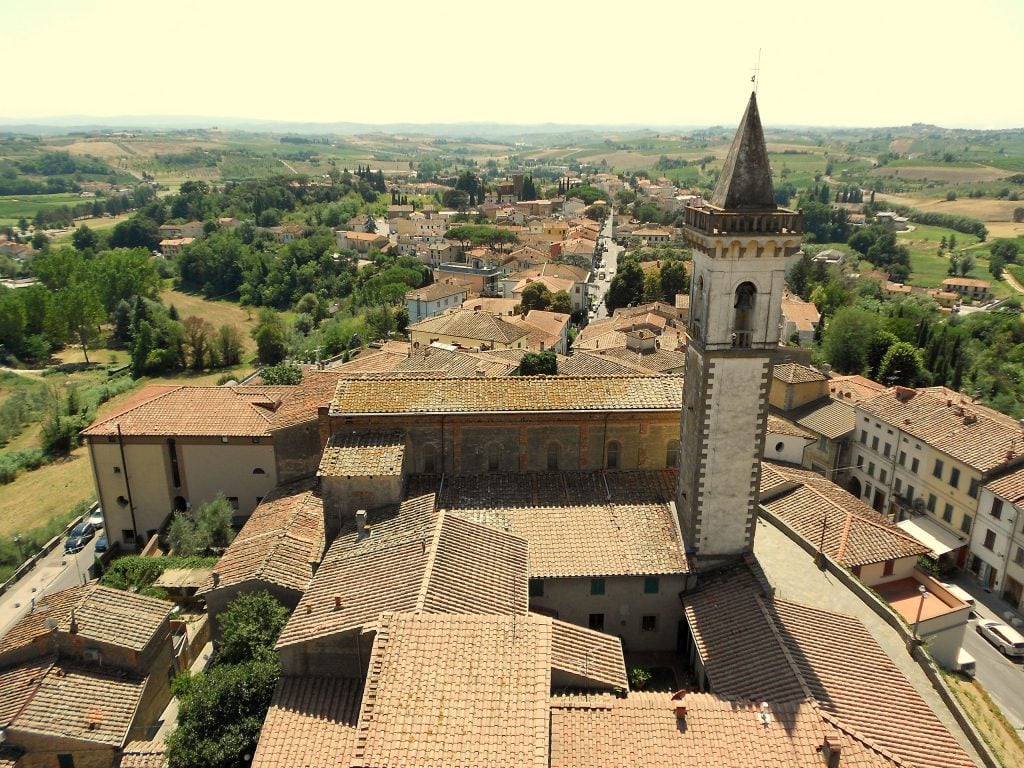 The town of Vinci, in Tuscany, Italy. Photo by Glorious 93, Creative Commons <a href=https://creativecommons.org/licenses/by-sa/4.0/deed.en target="_blank" rel="noopener">Attribution-Share Alike 4.0 International</a> license.