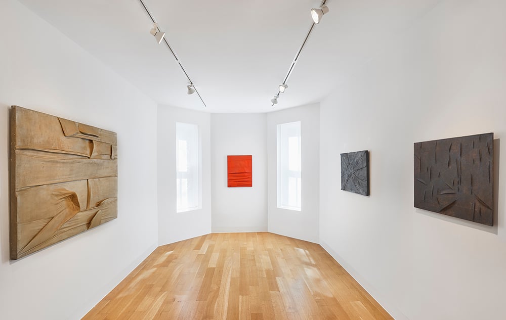 Installation view of "Salvatore Scarpitta: 1956–1964" at Luxembourg & Dayan. Courtesy of Luxembourg & Dayan.