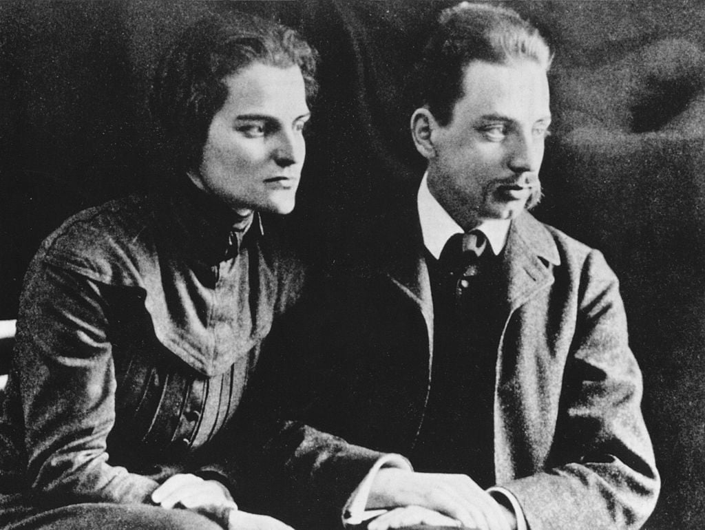 Poet Rainer Maria Rilke (1875 - 1926) with his wife, sculptress Clara Westhoff, circa 1910. (Photo by Keystone/Hulton Archive/Getty Images)