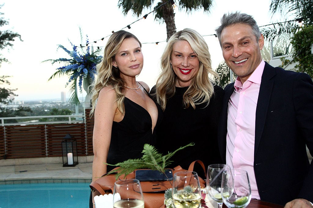  Actress Sara Foster (L), Talent agent Ari Emanuel (R) and guest attend the Amazon Prime Summer Soiree in 2015. Photo by Tommaso Boddi/Getty Images for Amazon.