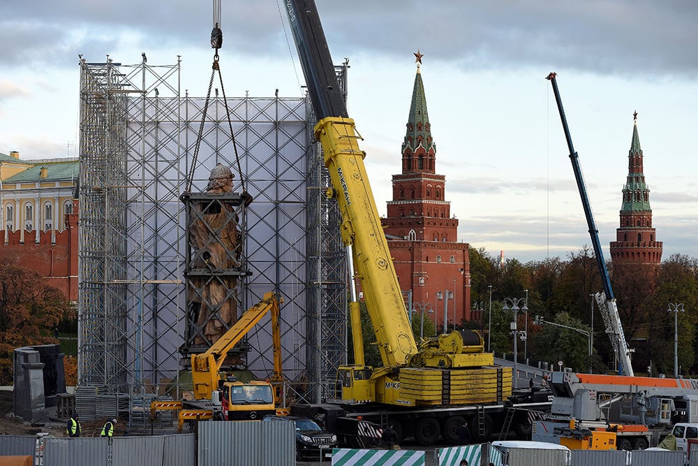 The monument to Vladimir the Great by artist Salavat Shcherbakov is installed in Moscow on October 16, 2016. Courtesy of Vasily Maximov/AFP/Getty Images.