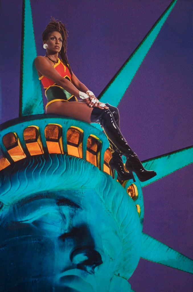 Renee Cox <i> Chillin With Liberty</i>(1998). Courtesy of the artist, © 2016 Renee Cox.