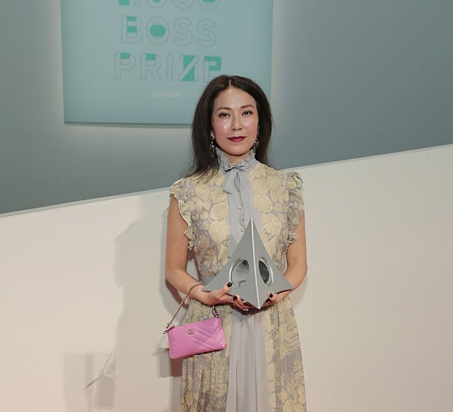 Anicka Yi with the Hugo Boss Prize at the Guggenheim Museum. Photo by Neilson Barnard for Hugo Boss, courtesy of Getty Images.
