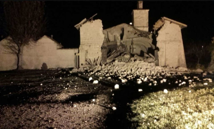 RaiNews24 was on the scene as the San Salvatore church in Campi di Norcia collapsed. Screengrab from YouTube.