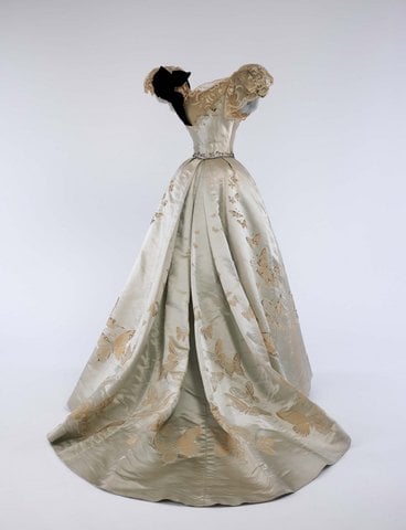 Ball Gown, Jean-Philippe Worth for House of Worth,1898; Brooklyn Museum Costume Collection at The Metropolitan Museum of Art, Gift of the Brooklyn Museum, 2009. © The Metropolitan Museum of Art, Photo by Anna-Marie Kellen.