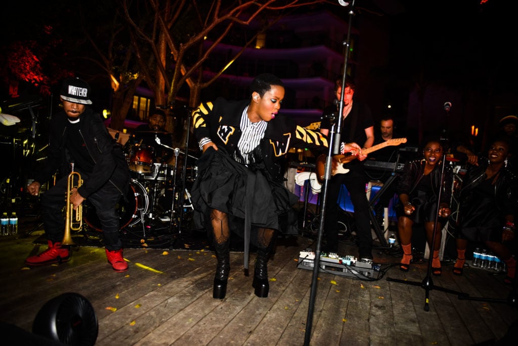 Lauryn Hill performs at Kehinde Wiley's Southern Fish Fry. Courtesy of BFA.