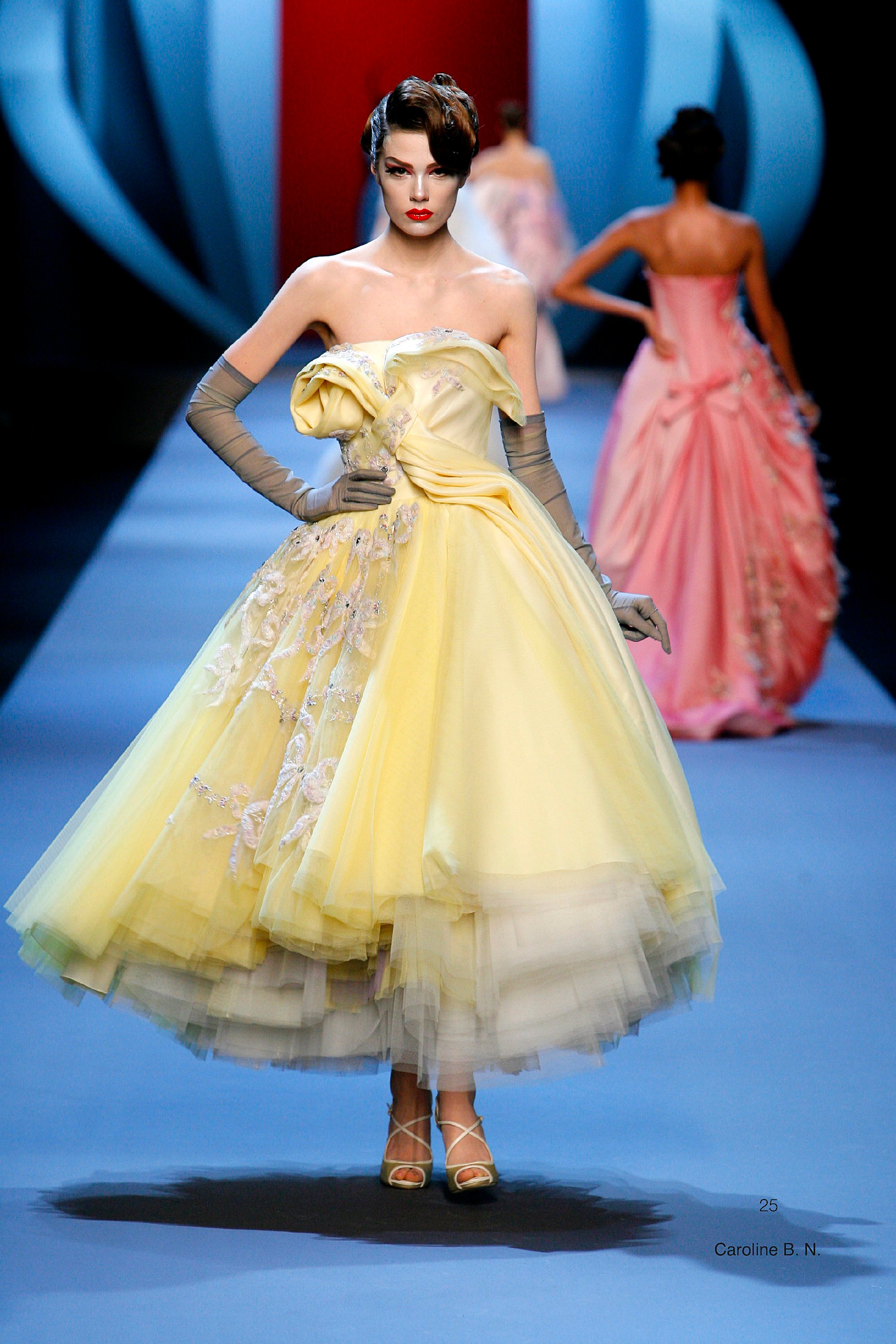 Models dressed in Dior Haute Couture - Jean-Marie Périer-Photo12