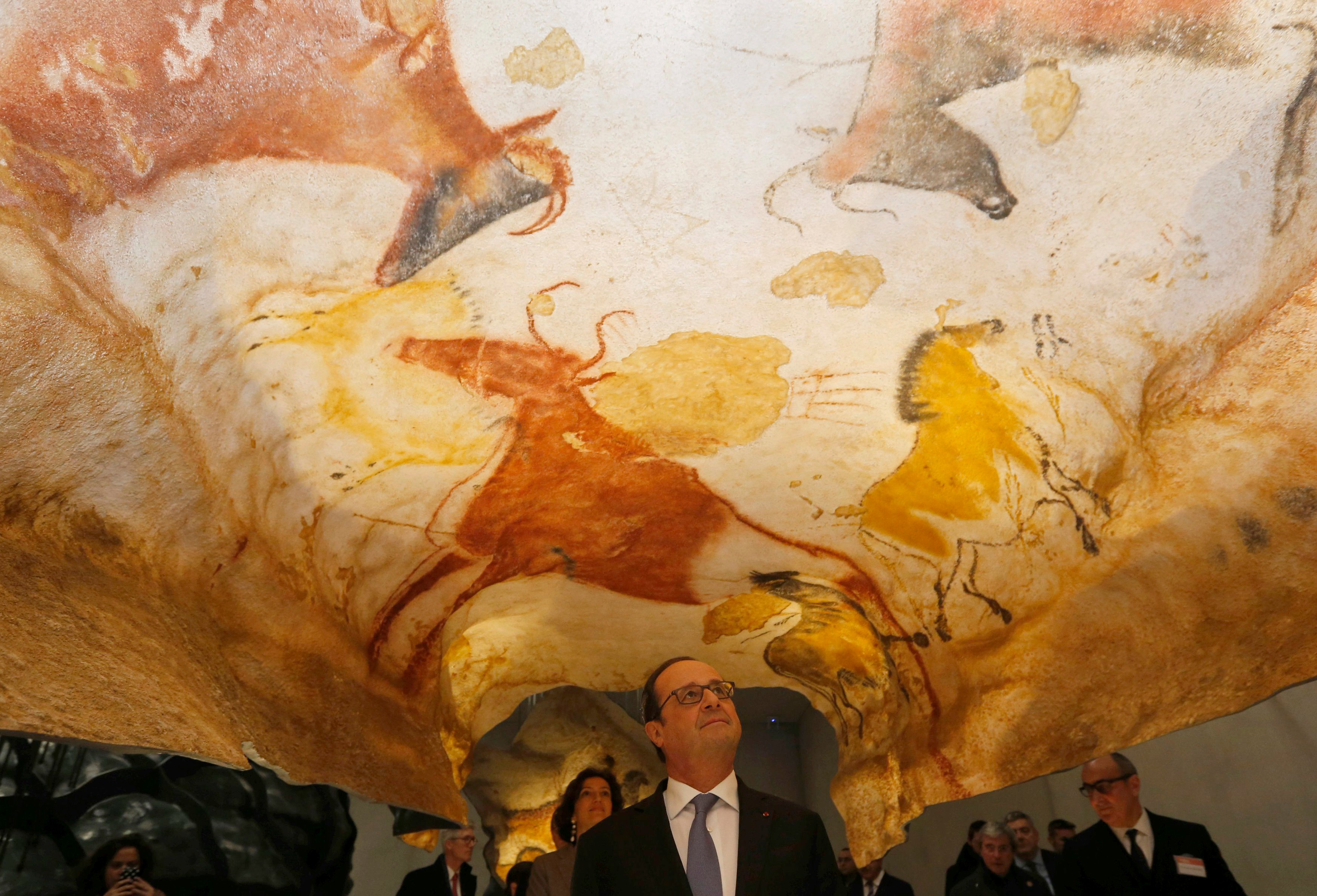 France Unveils Stunning Replica of Ancient Lascaux Cave Paintings