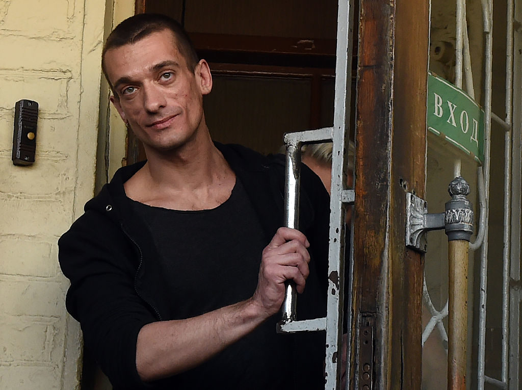 Prosecuted Political Artist Pyotr Pavlensky Makes His Russian Interrogator Flip 