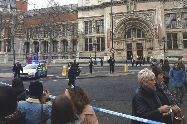 The museum was cordoned off for an hour. Photo Michael Willoughby-Lalague/ Instagram
