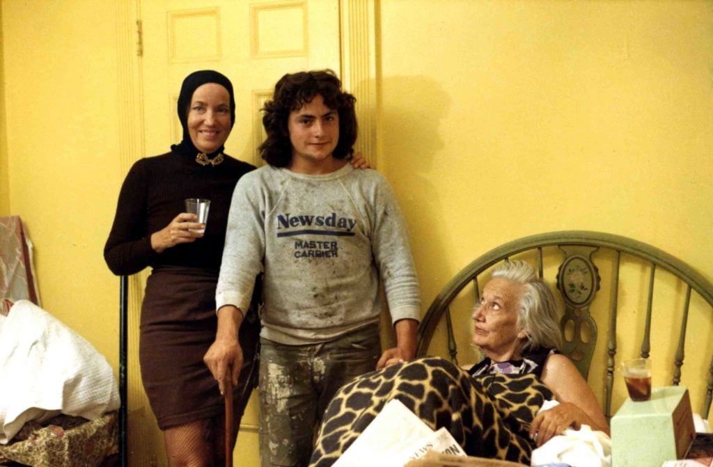 Jerry "the Marble Faun" Torre (center) with Little Edie and Big Edie in <em>Grey Gardens</em>. Courtesy of Metrograph. 