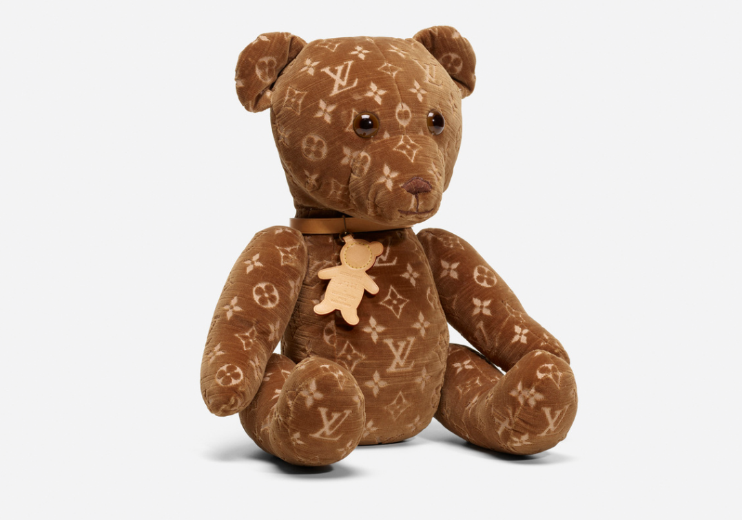 Exceptional Louis Vuitton DouDou teddy bear in soft beige and