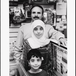 Mel Rosenthal, B & B Electronics Store Owner with children, Bay Ridge, Brooklyn (1999). Courtesy of the Museum of the City of New York.