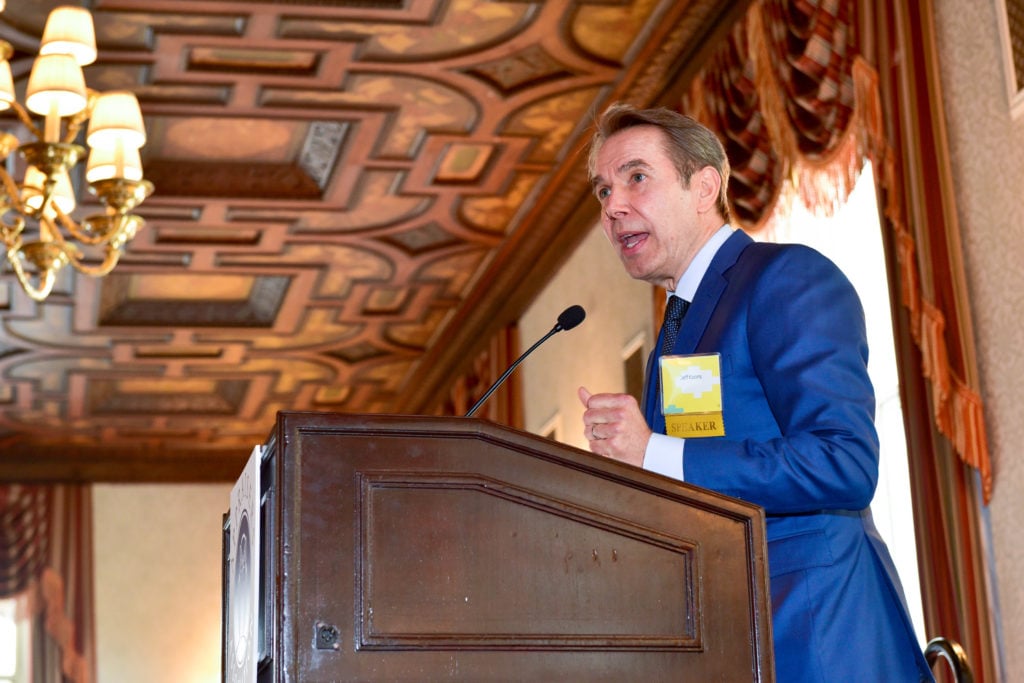 Jeff Koons speaks at the Appraisers Association of America 13th Annual Award Luncheon. Courtesy of Sean Zanni, © Patrick McMullan.