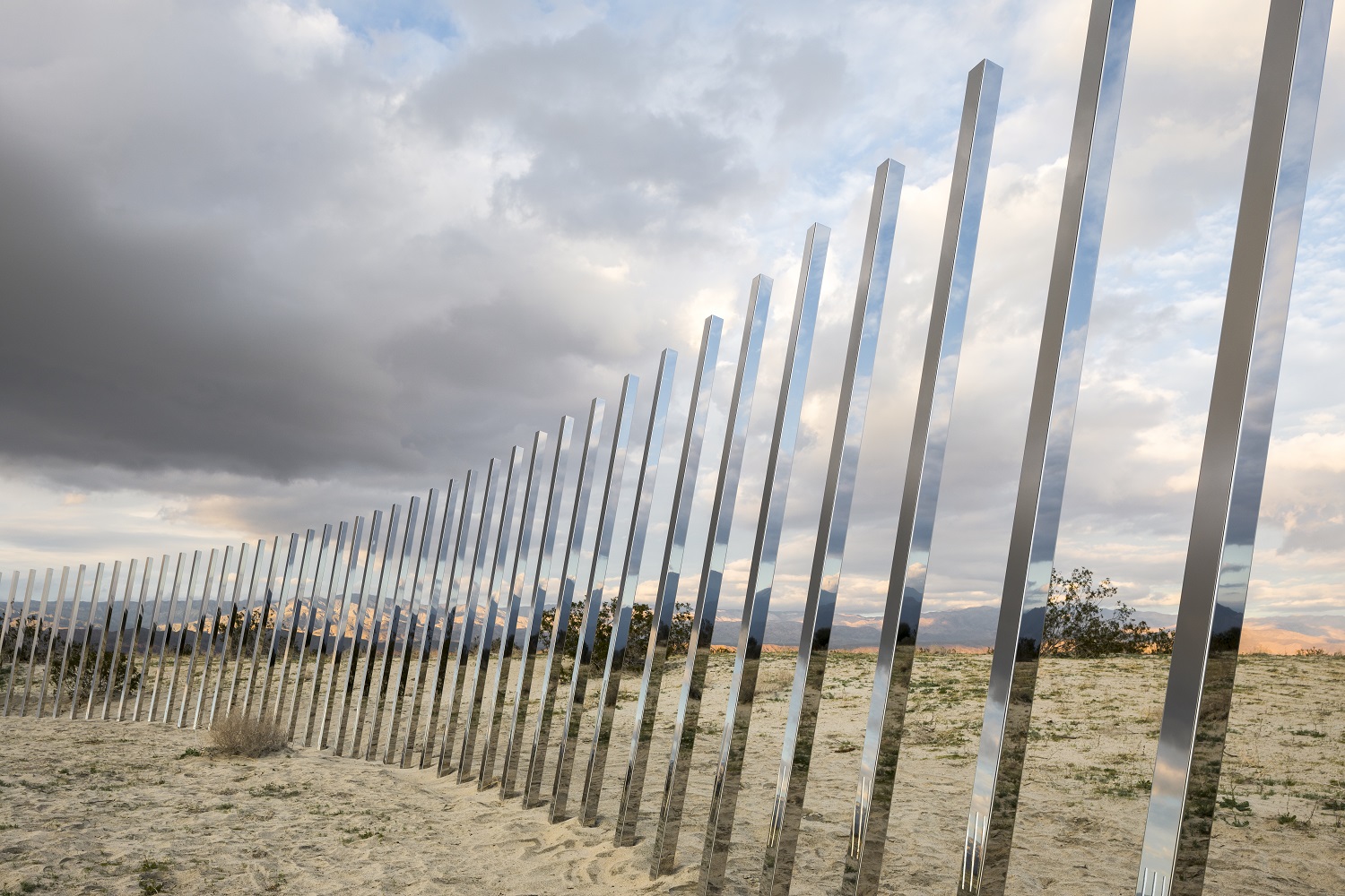 Phillip K. Smith The Circle of Land and Sky (2017). Photo Lance Gerber, courtesy Desert X.