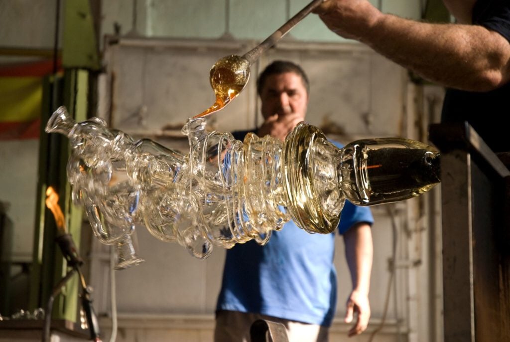 Berengo Studio Glassmasters working on a Tony Cragg sculpture. Image Courtesy of Fondazione Berengo.