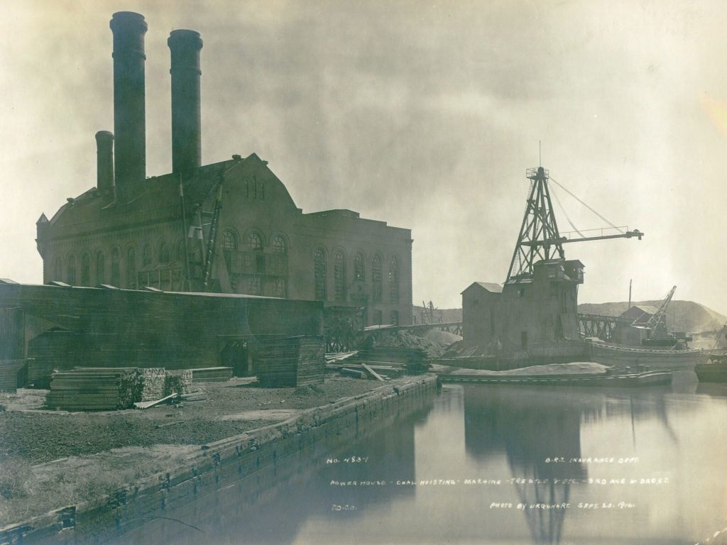 Historic photo of the Gowanus Canal power station. Courtesy of Herzog &amp; de Meuron and the Powerhouse Environmental Arts Foundation.