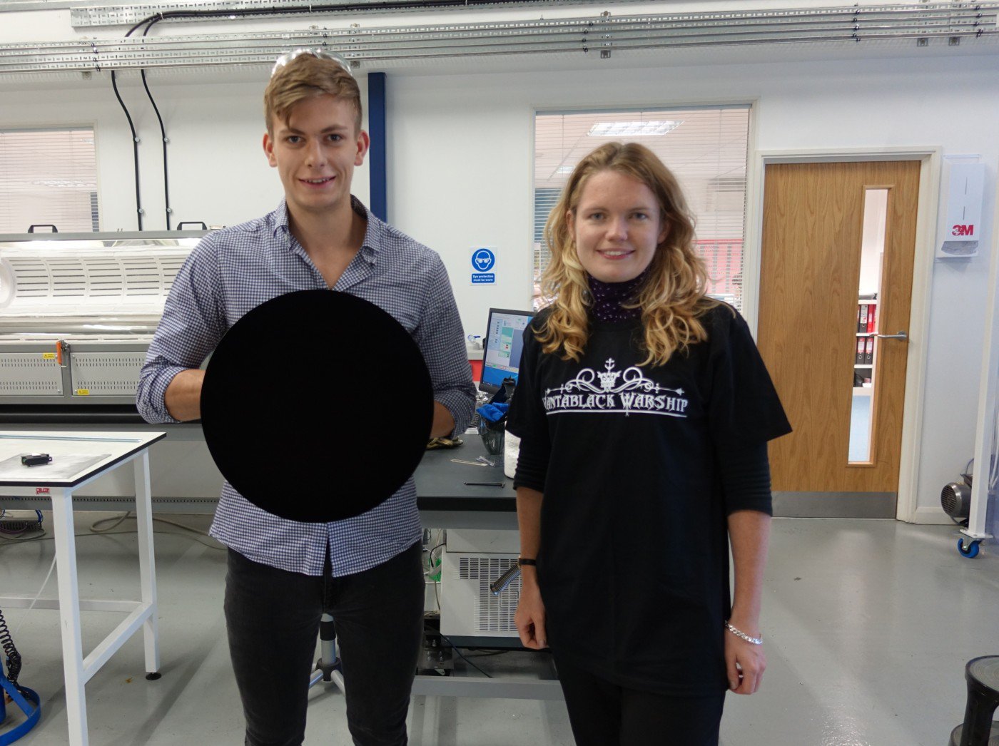 Want black. Vantablack. Vantablack материал. Vantablack краска.