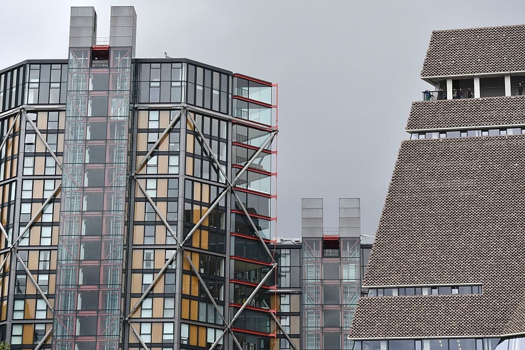 The Neo Bankside apartments (L) and the Tate Modern extension (R). Photo courtesy BEN STANSALL/AFP/Getty Images.