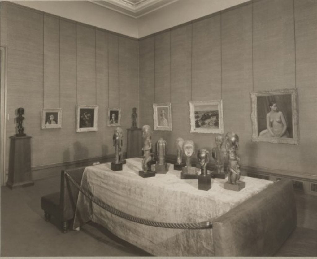 Exhibition of painting by Derain and early African heads and statues from the Gabon Pahouin tribes organized by Paul Guillaume at the Durand-Ruel Galleries New York in 1933. Photo: Archives Durand-Ruel. Courtesy of Almine Rech Gallery.