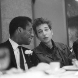 Ted Russell, Bob Dylan talking to James Baldwin at the Emergency Civil Liberties Committee's Bill of Rights Dinner. Courtesy of Ted Russell/Polaris/Steven Kasher Gallery.