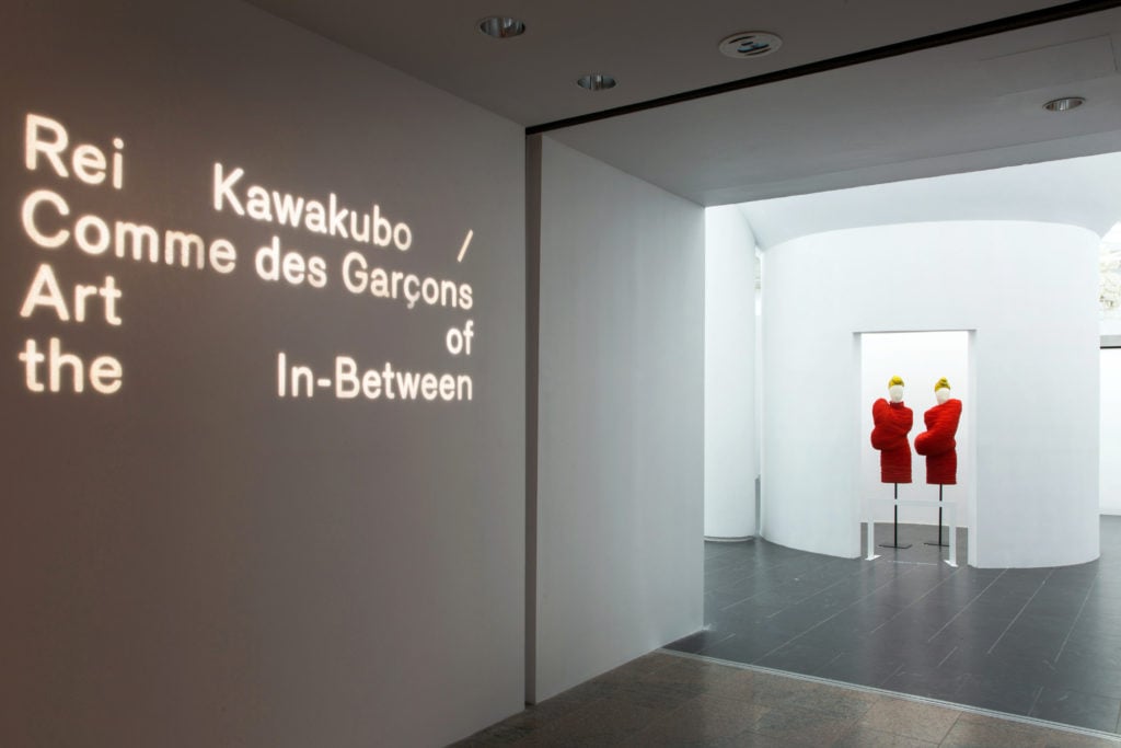 Gallery view, Rei Kawakubo / Comme des Garcons: Art of the In-Between . © The Metropolitan Museum of Art.