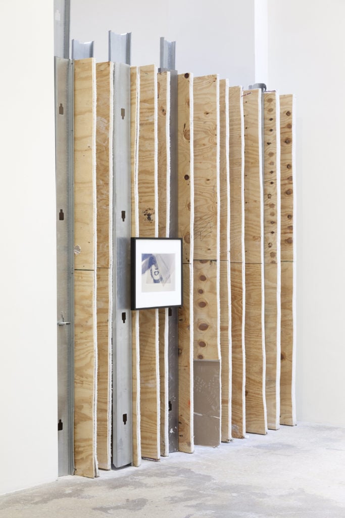 Rachel Harrison, Marilyn With Wall, 2017, Sheetrock, aluminum studs, wood, and chromogenic print. Image courtesy of Greene Naftali.