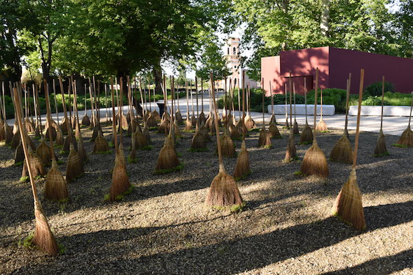 Michel Blazy's <Broom Forrest</em> (2013/2017).