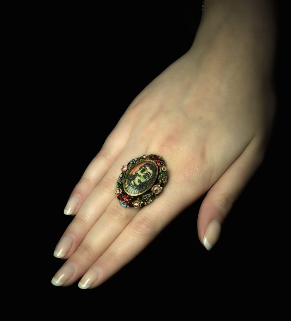 Downtown Treble straffen Sotheby's to Sell a Hand-Painted Ring Picasso Designed for Lover Dora Maar