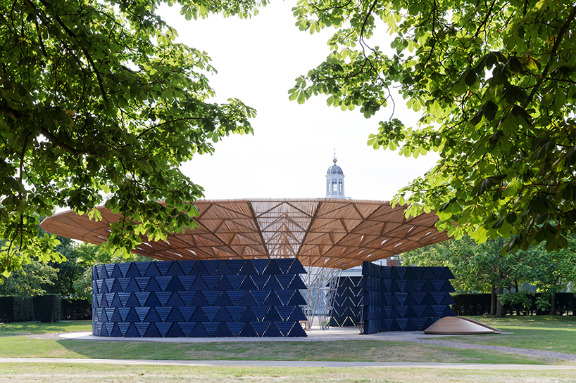 Kéré's Serpentine Pavilion in London's Hyde Park. © kéré architecture, photography © 2017 Iwan Baan.