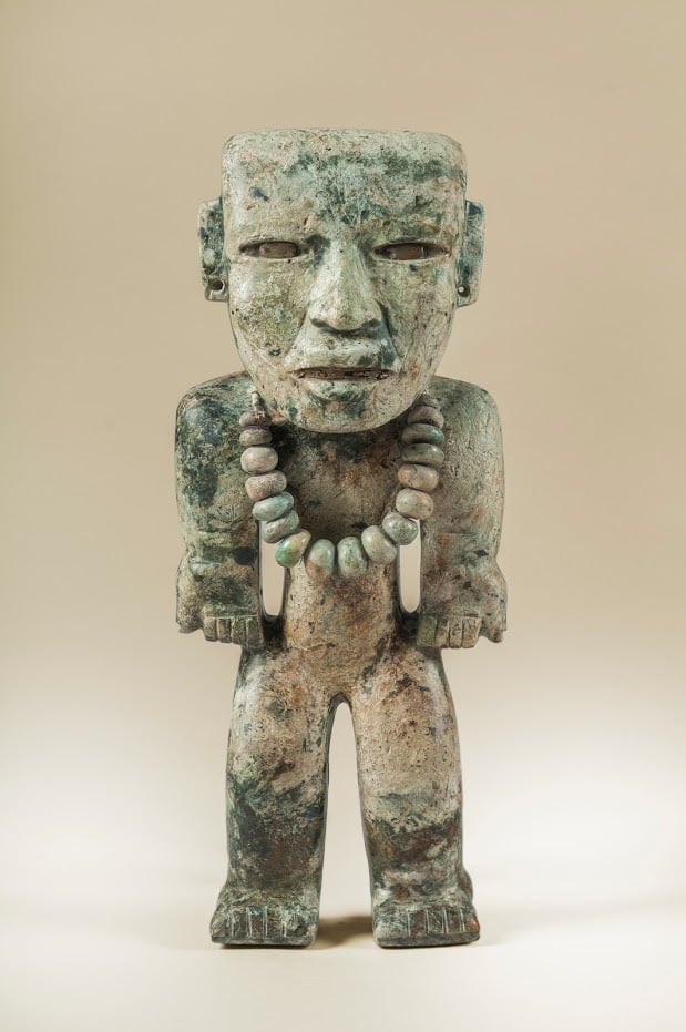 Standing figure, (200–250). Photograph by Jorge Pérez de Lara Elías, © INAH. Image courtesy of the Fine Arts Museums of San Francisco.