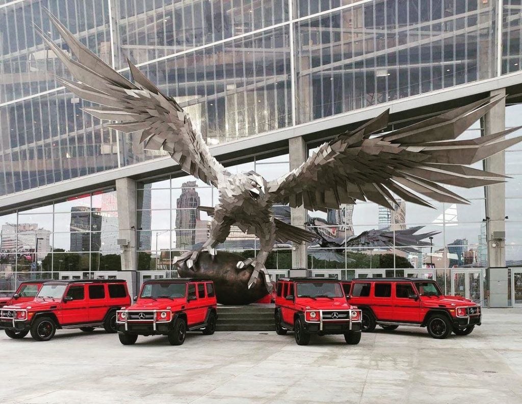 Gábor Miklós Szőke, Rise Up, the world's largest freestanding bird sculpture, at the new Mercedes-Benz Stadium, home of the Atlanta Falcons. Courtesy of Gábor Miklós Szőke via Instagram.