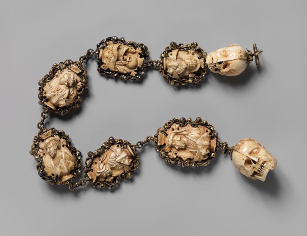 France or southern Netherlands, "Chaplet" (c. 1520–1540). Courtesy of the Metropolitan Museum of Art. 