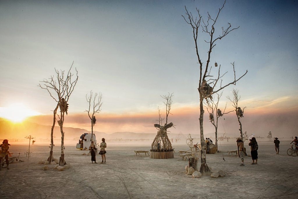 LaynaJoy Rivas and Eva Reiska, Sysimetsä a sculpture of a burnt forest at Burning Man 2017. Courtesy of the Burning Man Journal.