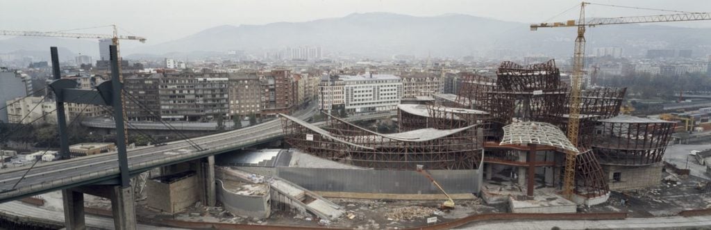 A view of the construction in progress. © FMGB Guggenheim Bilbao Museoa, 2017.