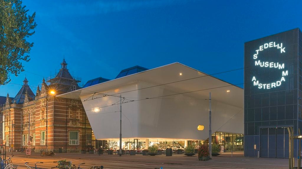 The Stedelijk Museum, historical building and new wing. Image courtesy of the museum.