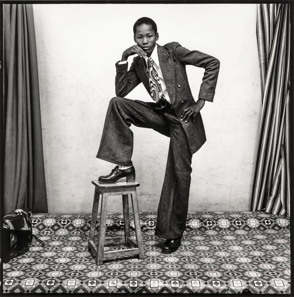 Malick Sidibé, Un jeune gentleman, (1978). Courtesy Magnin-A, ©Malick Sidibé