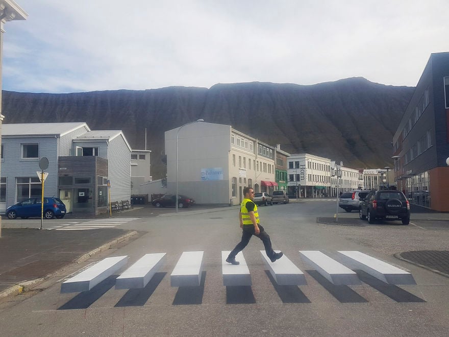 A 3-D crosswalk in Iceland painted by Vegmálun GÍH. Courtesy of Vegmálun GÍH.