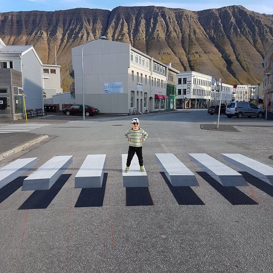 A 3-D crosswalk in Iceland painted by Vegmálun GÍH. Courtesy of Linda Björk Pétursdóttir.