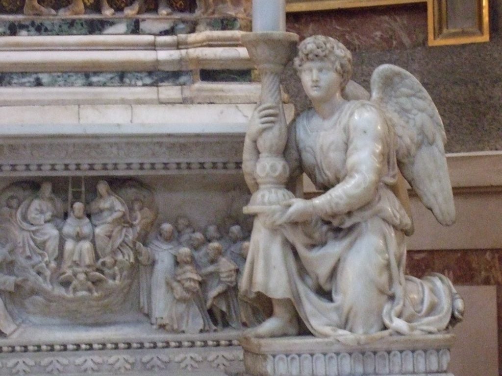 Michelangelo, <em>Angel</em> (1494–95). The Angel of Arca di San Domenico in Basilica of San Domenico in Bologna. Photo by James Steakley (2008), Creative Commons <a href=https://creativecommons.org/licenses/by-sa/3.0/deed.en target="_blank" rel="noopener">Attribution-Share Alike 3.0 Unported</a> license.