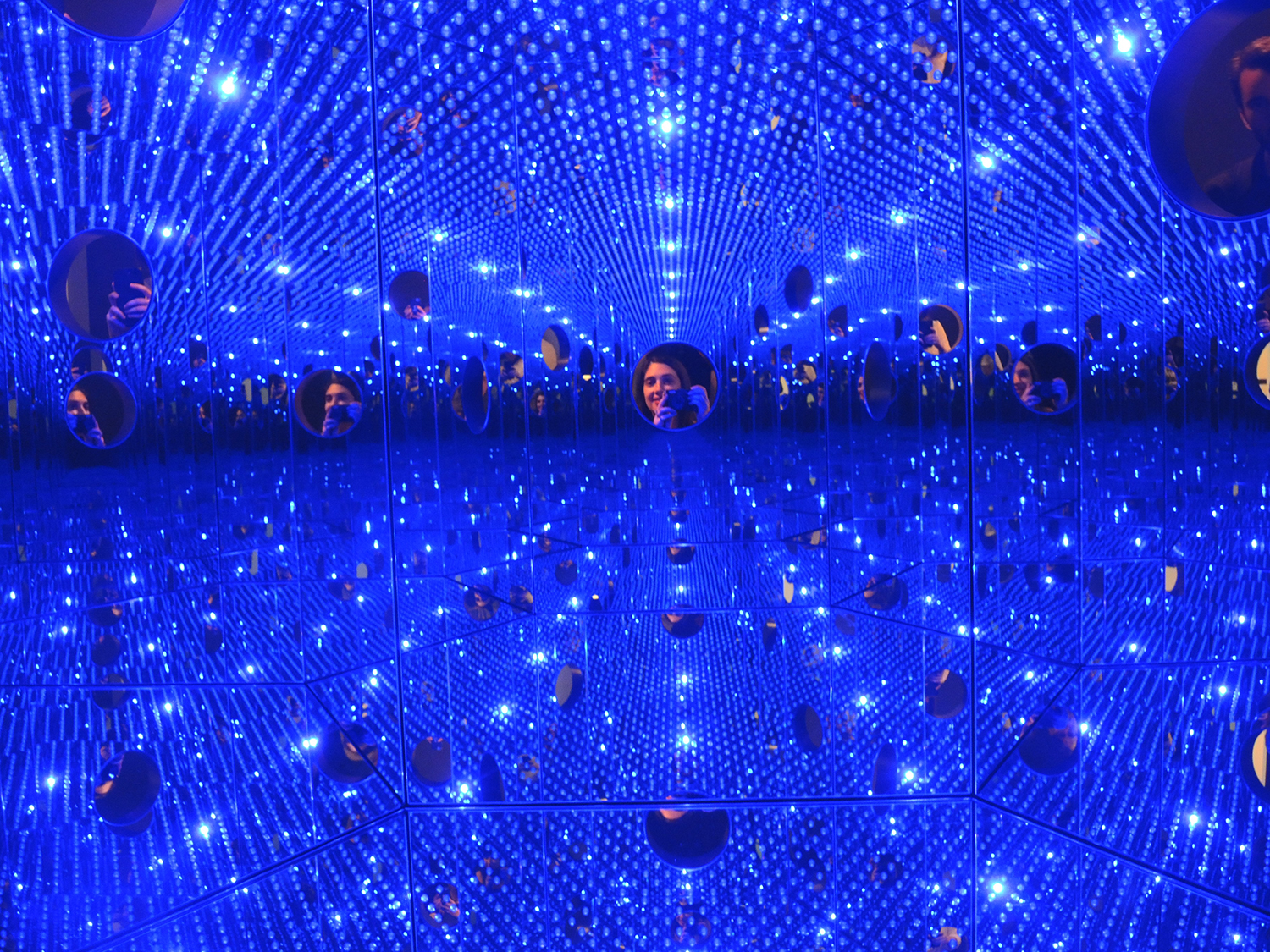 Art World Inception Yayoi Kusama Puts An Infinity Room