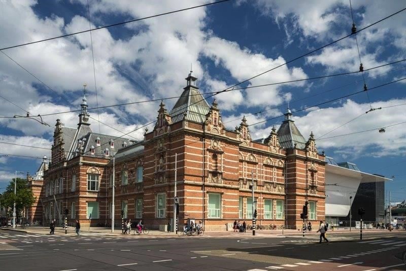 The Stedelijk Museum, historical building and new wing. Image courtesy of the museum.