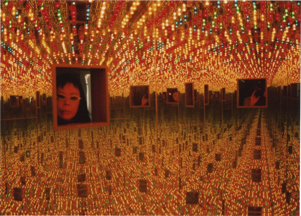 Yayoi Kusama, Infinity Mirrored Room-Love Forever, (1966/1994). Installation view, YAYOI KUSAMA, Le Consortium, Dijon, France, 2000. Image © Yayoi Kusama. Courtesy of David Zwirner, New York; Ota Fine Arts,Tokyo/Singapore/Shanghai; Victoria Miro, London; YAYOI KUSAMA Inc.