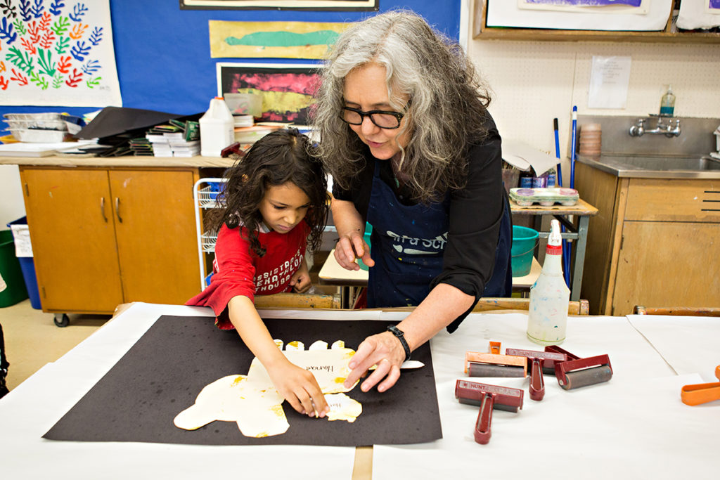 Students working at PS 112 in Manhattan with Cathy Ramey, who has worked with Studio in a School for over 20 years. Photo courtesy of Studio in a School © Mindy Best. 