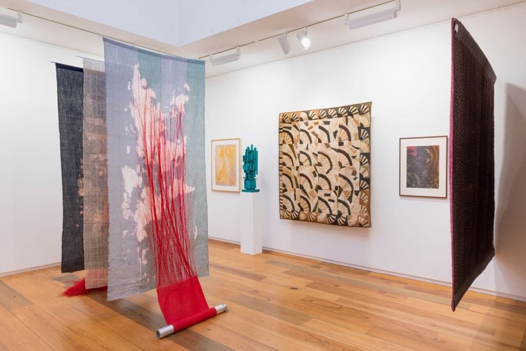 "Function to Freedom: Quilts and Abstract Expressions" at Sara Kay Gallery. Left: Victoria Mangaiello, <em>El Trifinio</em> (2015). Photo by Adam Reich; courtesy of Sara Kay Gallery.