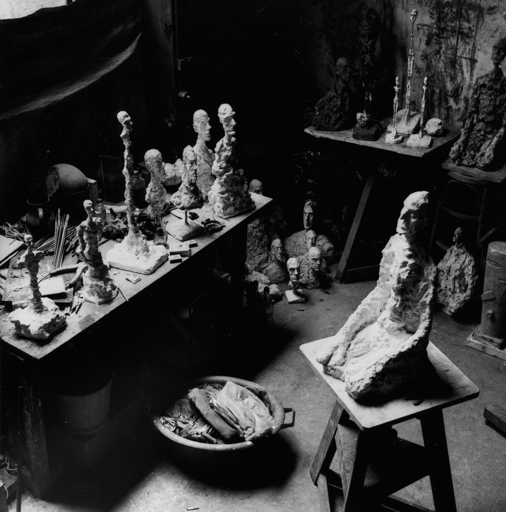 Atelier de Giacometti – Photo Sabine Weiss Collection Fondation Giacometti, Paris © Succession Giacometti (Fondation Giacometti + ADAGP) Paris 2018