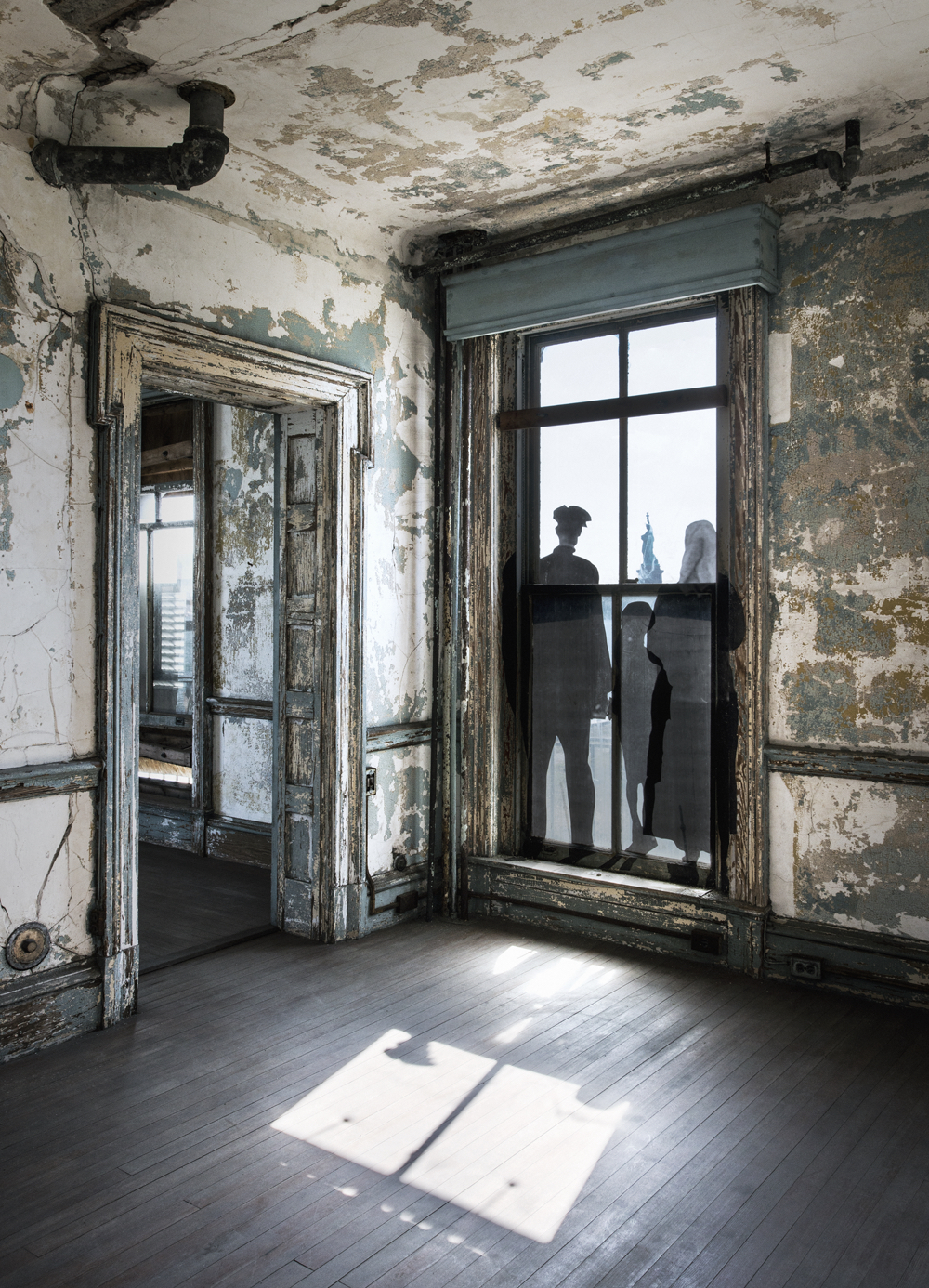 JR, Unframed: An Immigrant Family Views the Statue of Liberty From the Ellis Island Immigration Station Dock (2014), installed in Ellis Island. Photo courtesy of the National Park Service Statue of Liberty National Monument.